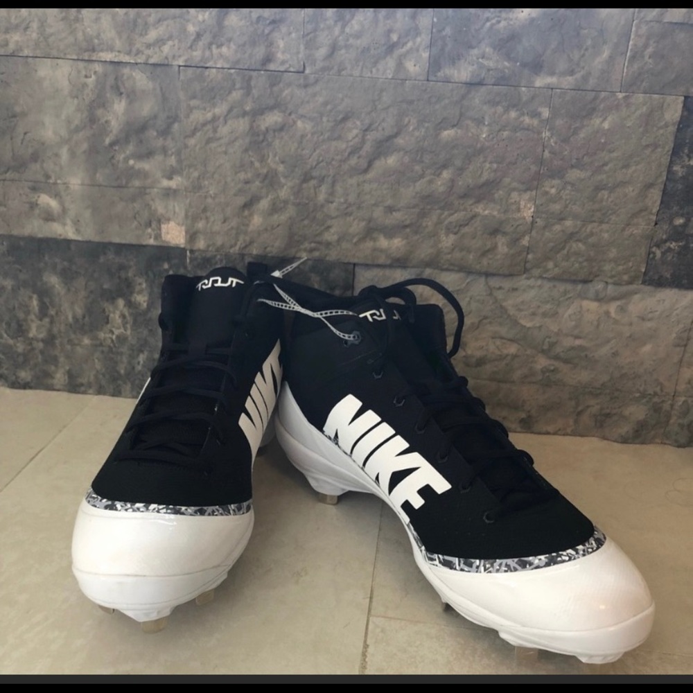 Nike force Air Trout Baseball Cleats